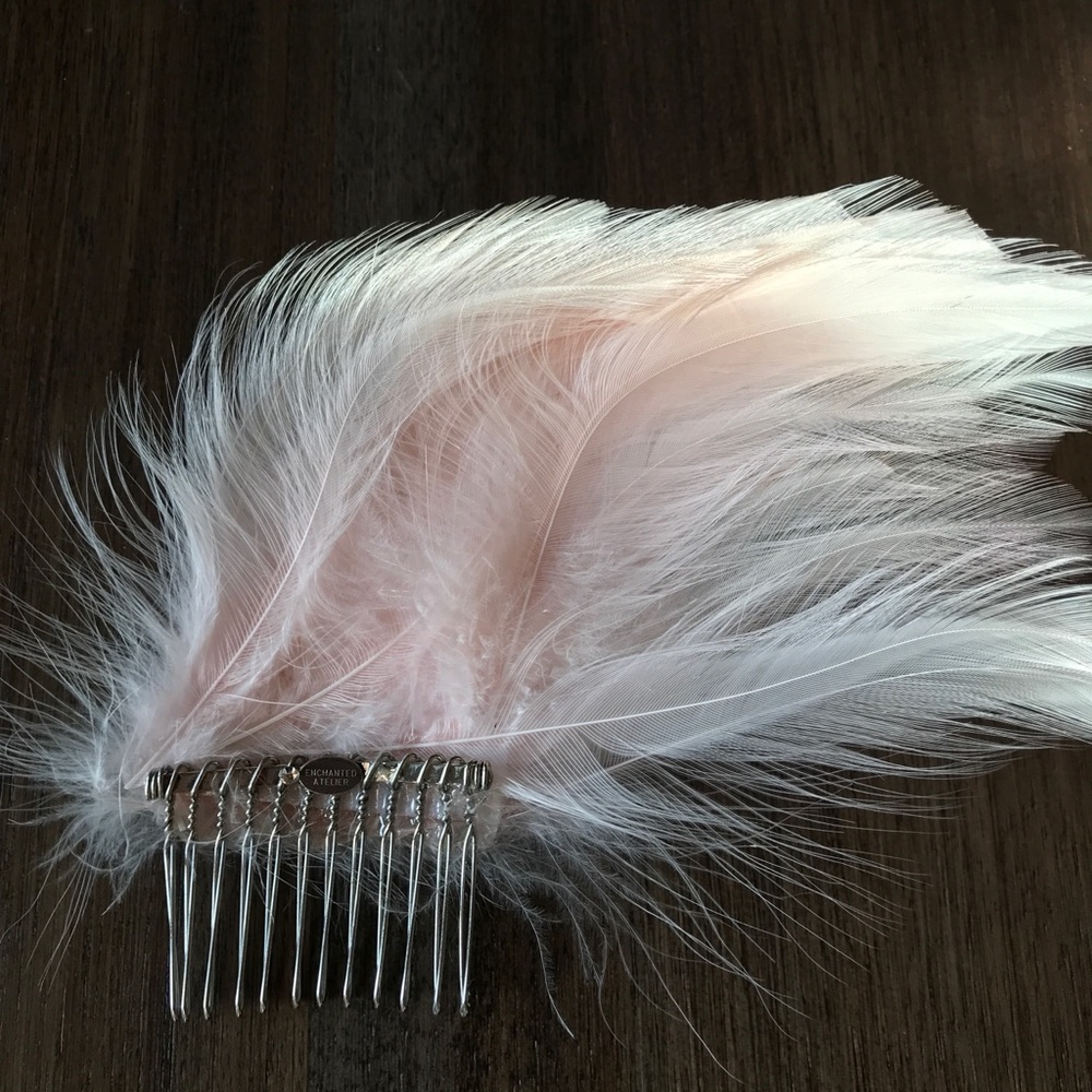 Enchanted Atelier blush feather hair comb - Picture 5 of 5